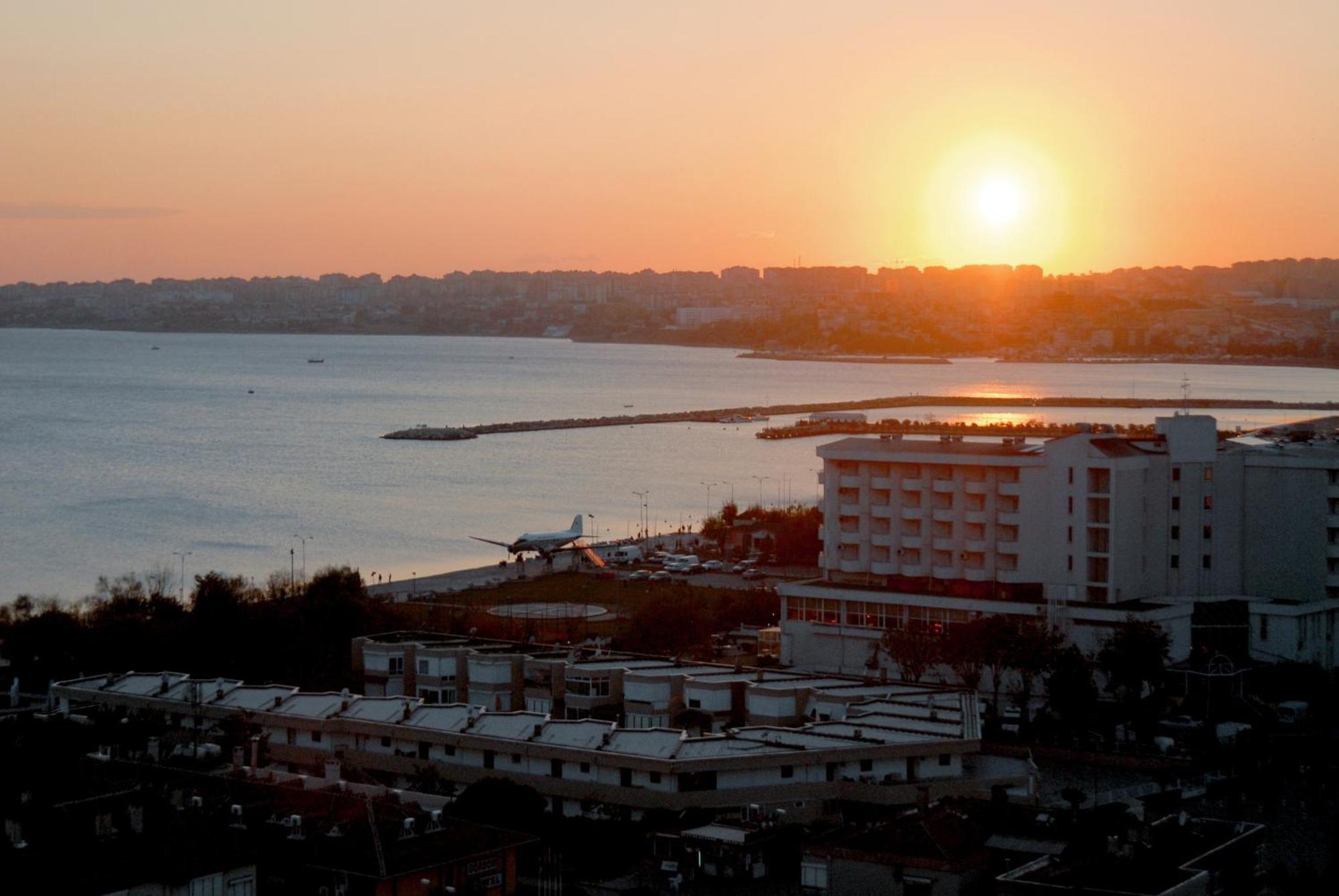 Eser Premium Hotel & Spa Buyukcekmece Exterior photo Sunset over the Gulf of Chania