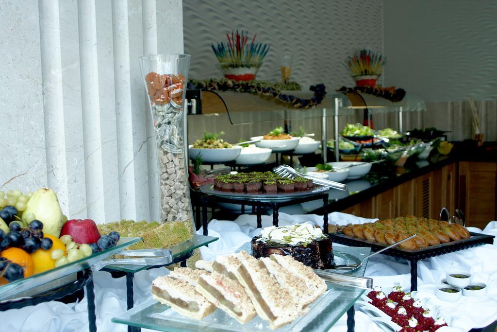 Eser Premium Hotel & Spa Buyukcekmece Exterior photo A buffet