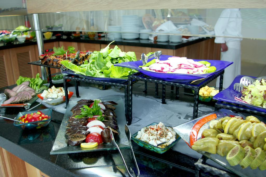 Eser Premium Hotel & Spa Buyukcekmece Exterior photo A salad bar